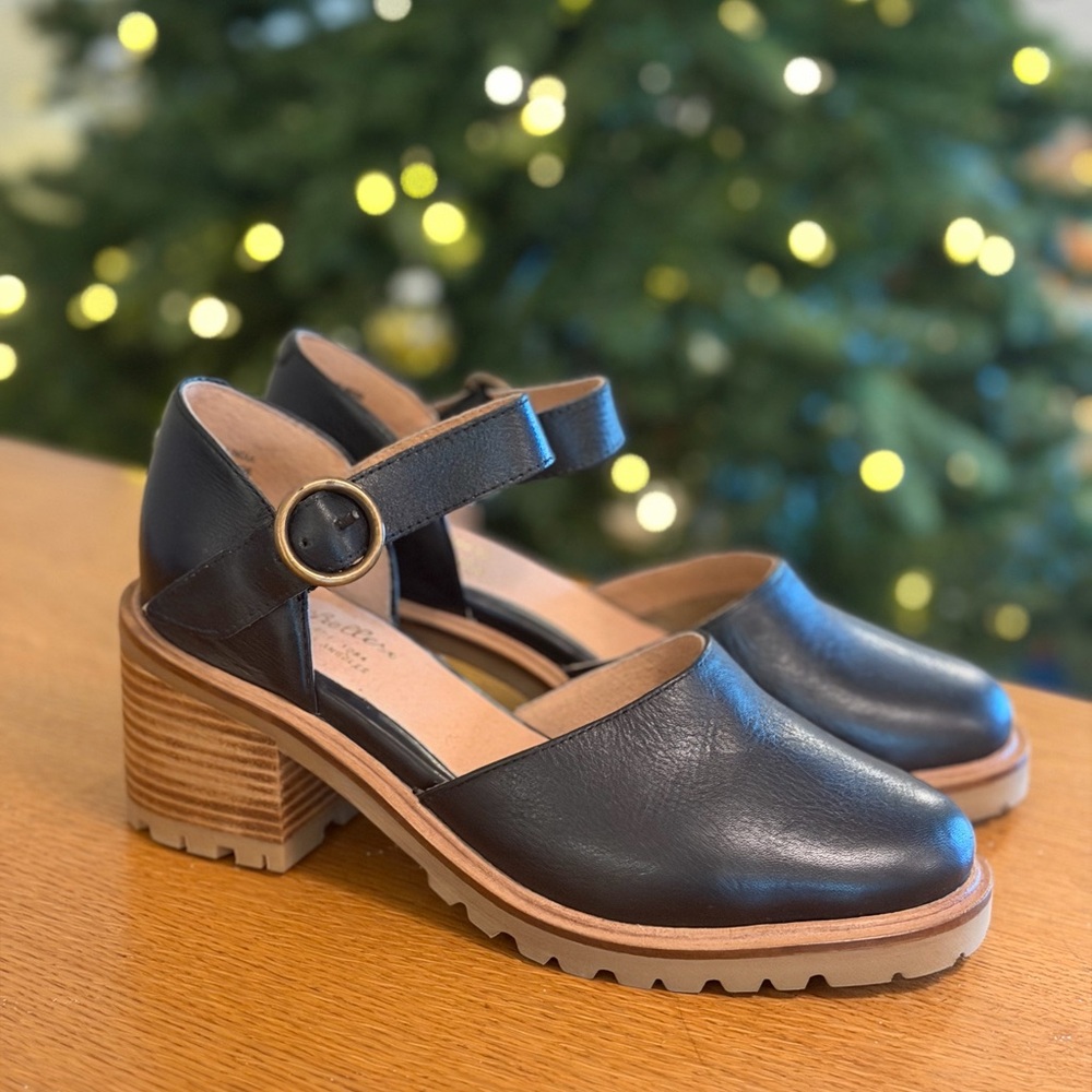 Seychelles Black Leather Heeled Shoes